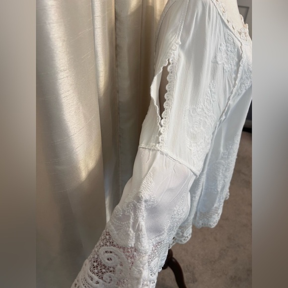 SPIAGGIA Dolce Luxury Embroidered 3/4 Bell Sleeve Wide Neck Crochet Trim Top - Picture 8 of 11